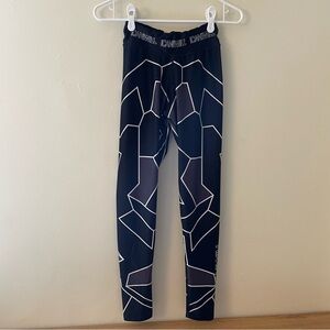 Icaniwill geometric black and white design leggings athletic comfortable casual